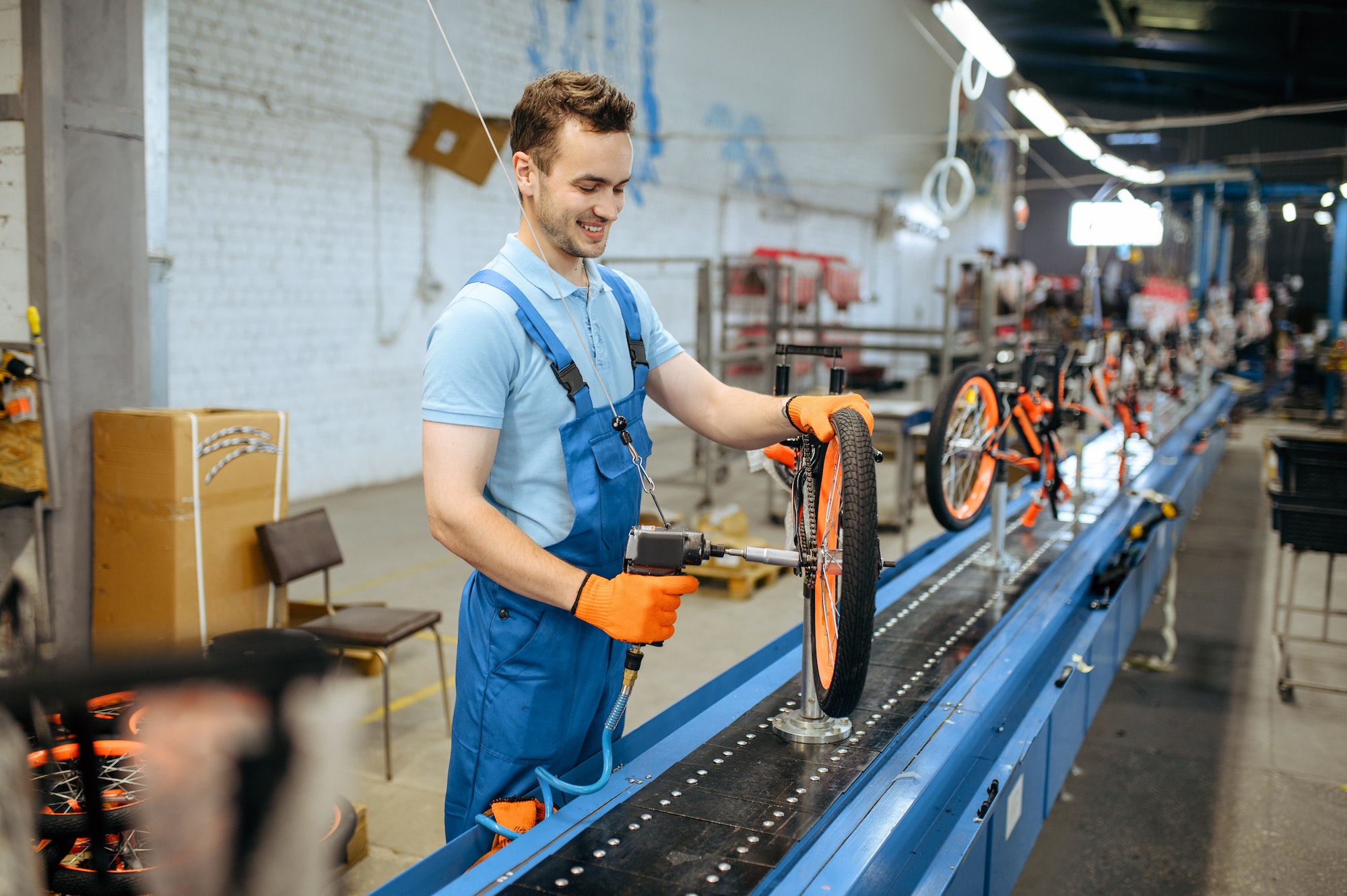 Bicycle factory, assembly line, chain installation